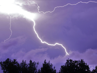 Po údere bleskov zomrelo 14 ľudí