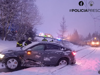 Auto skončilo na koľajisku zubačky. Na mieste zasahovali záchranné zložky