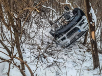 Slovenské cesty naďalej trápia vodičov. Havarovala aj tehotná vodička