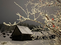 Cesty pokryl čerstvý sneh: V týchto oblastiach jazdite opatrne