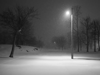 Sneží na väčšine stredného a východného Slovenska. Ako to vyzerá na cestách?