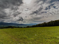 Počasie dnes prinesie oteplenie až na +14 °C, no večer aj dážď. Zajtra bude tiež teplo