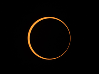 PRÁVE TERAZ: Nastáva unikátne prstencové zatmenie Slnka