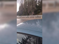 Popoludnie prináša na Slovensko ďalšie búrky. Padajú pri nich aj malé krúpy